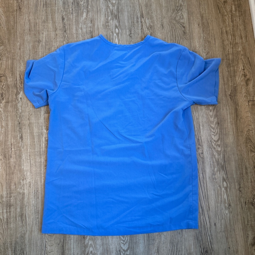 Women’s Figs Double Pocket Light Blue Scrub Top Size Small - Picture 5 of 5